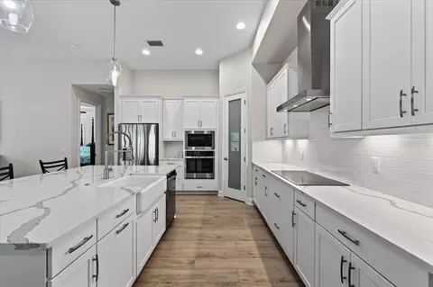 Kitchen - 9145 Warm Springs Cir, Parrish, FL 34219 photo 5 of 7