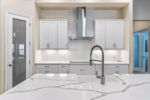 Kitchen - 9145 Warm Springs Cir, Parrish, FL 34219 photo 6 of 7
