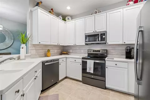 Kitchen - 161 Shell Falls Dr, Apollo Beach, FL 33572 photo 2 of 3