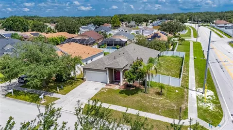 View/Area - 24519 Breezy Oak Ct, Lutz, FL 33559 photo 2 of 8