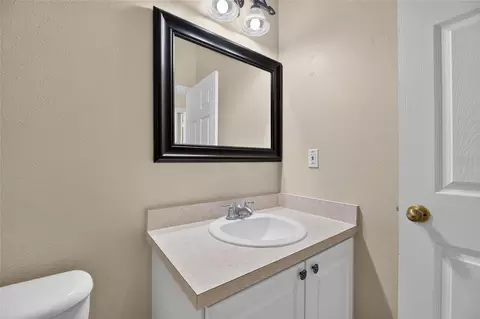 Bath - 24519 Breezy Oak Ct, Lutz, FL 33559 photo 2 of 6