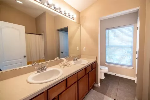 Bath - 6717 Eagle Feather Dr, Riverview, FL 33578 photo 2 of 3