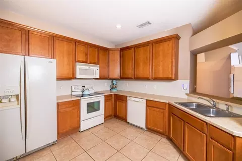 Kitchen - 6717 Eagle Feather Dr, Riverview, FL 33578 photo 2 of 2