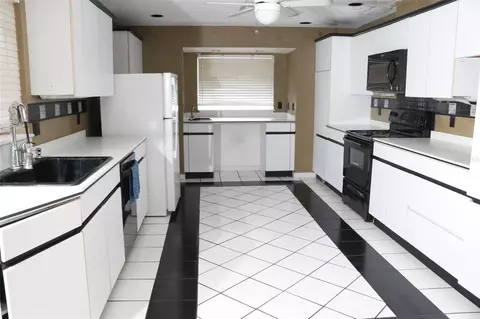 Kitchen - 655 Pinecrest Dr, Bartow, FL 33830 photo 1 of 1