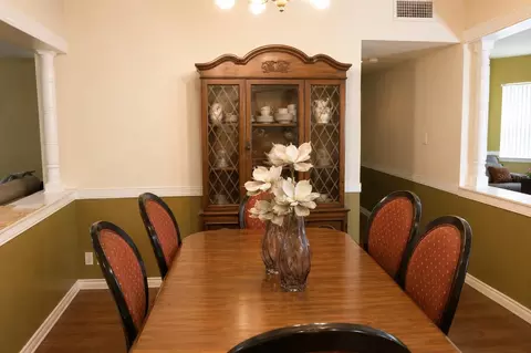 Dining - 655 Pinecrest Dr, Bartow, FL 33830 photo 2 of 2
