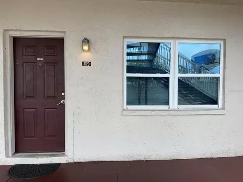 9109 W Hillsborough Ave #J109, Tampa, FL 33615