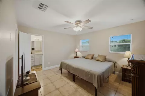 Bedroom - 2971 Forest Cir, Seffner, FL 33584 photo 2 of 7