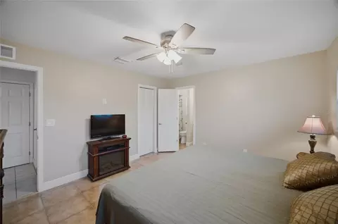 Bedroom - 2971 Forest Cir, Seffner, FL 33584 photo 3 of 7