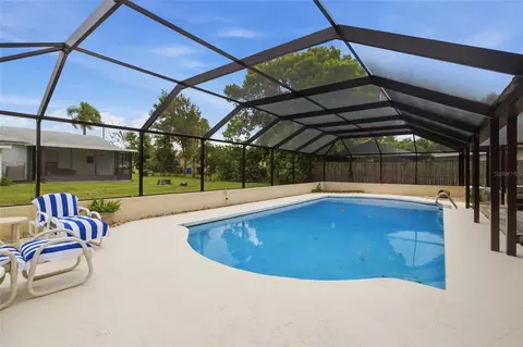 Exterior - 2971 Forest Cir, Seffner, FL 33584 photo 9 of 11