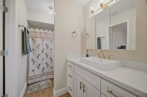 Bath - 2971 Forest Cir, Seffner, FL 33584 photo 1 of 5