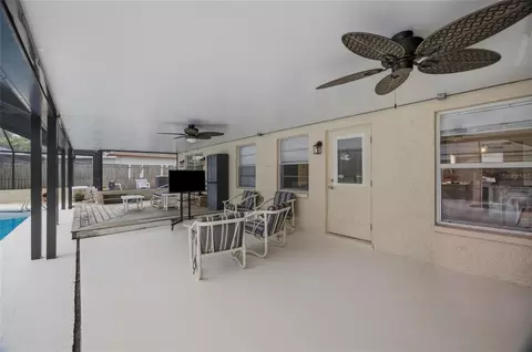 Exterior - 2971 Forest Cir, Seffner, FL 33584 photo 5 of 11