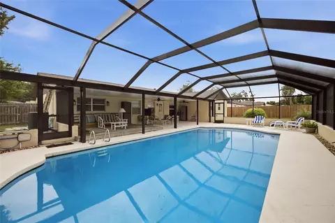 Exterior - 2971 Forest Cir, Seffner, FL 33584 photo 7 of 11