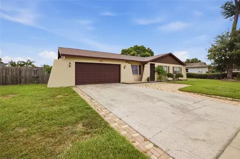 Exterior - 2971 Forest Cir, Seffner, FL 33584 photo 2 of 11