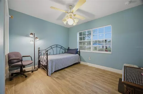 Bedroom - 2971 Forest Cir, Seffner, FL 33584 photo 4 of 7