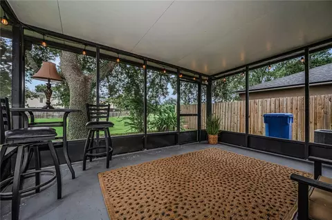 Exterior - 5229 Mango Fruit St, Seffner, FL 33584 photo 5 of 7