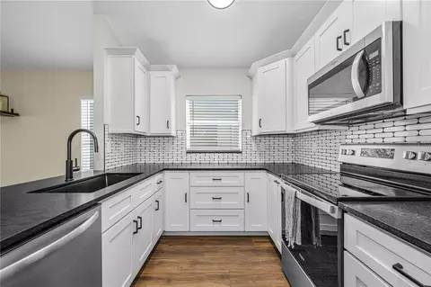 Kitchen - 5229 Mango Fruit St, Seffner, FL 33584 photo 4 of 7