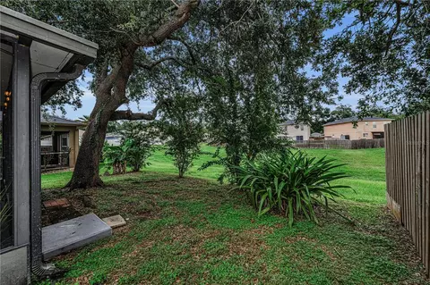 Exterior - 5229 Mango Fruit St, Seffner, FL 33584 photo 7 of 7