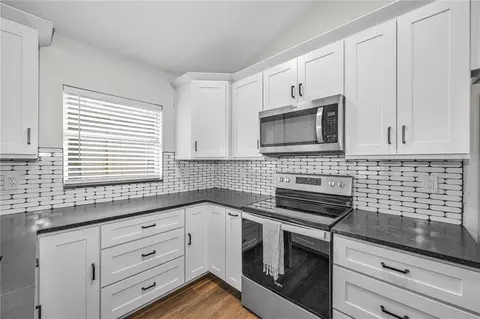 Kitchen - 5229 Mango Fruit St, Seffner, FL 33584 photo 3 of 7