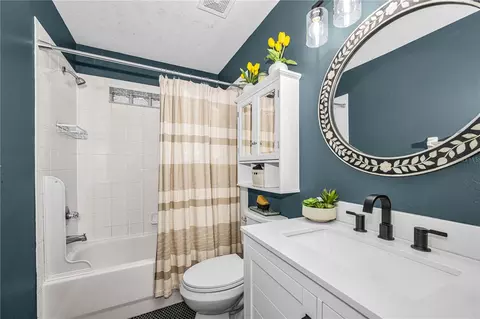 Bath - 5229 Mango Fruit St, Seffner, FL 33584 photo 1 of 3