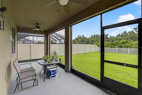 Exterior - 8435 Hunters Fork Loop, Ruskin, FL 33573 photo 11 of 13