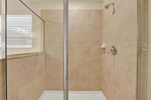 Bath - 8435 Hunters Fork Loop, Ruskin, FL 33573 photo 7 of 9