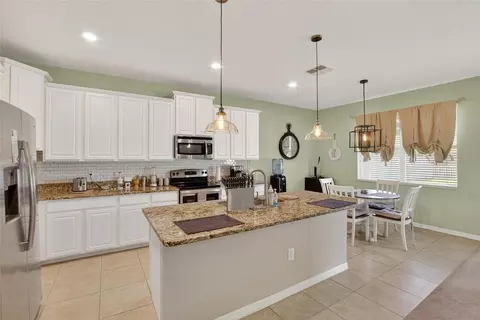 Kitchen - 8435 Hunters Fork Loop, Ruskin, FL 33573 photo 2 of 5