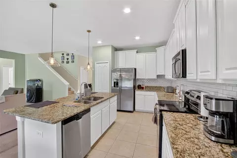 Kitchen - 8435 Hunters Fork Loop, Ruskin, FL 33573 photo 3 of 5