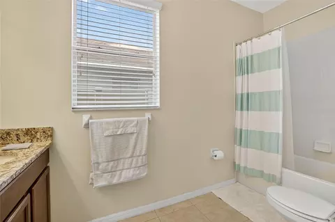 Bath - 8435 Hunters Fork Loop, Ruskin, FL 33573 photo 1 of 9
