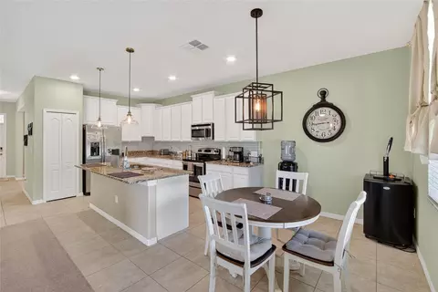Kitchen - 8435 Hunters Fork Loop, Ruskin, FL 33573 photo 5 of 5
