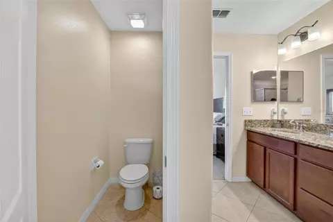 Bath - 8435 Hunters Fork Loop, Ruskin, FL 33573 photo 6 of 9