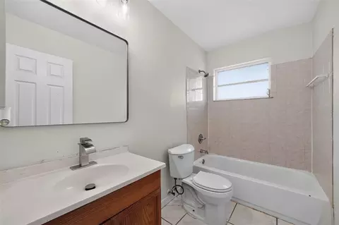 Bath - 774 Hampton Dr NE, Palm Bay, FL 32905 photo 1 of 2
