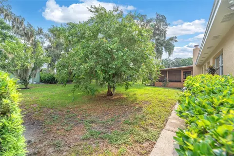 Exterior - 110 Ashbrook Dr, Brandon, FL 33511 photo 5 of 14