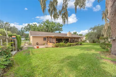 Exterior - 110 Ashbrook Dr, Brandon, FL 33511 photo 10 of 14