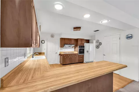Kitchen - 110 Ashbrook Dr, Brandon, FL 33511 photo 3 of 4