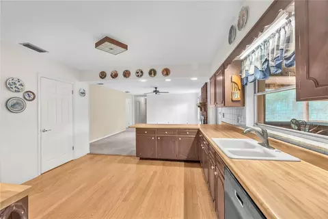 Kitchen - 110 Ashbrook Dr, Brandon, FL 33511 photo 2 of 4