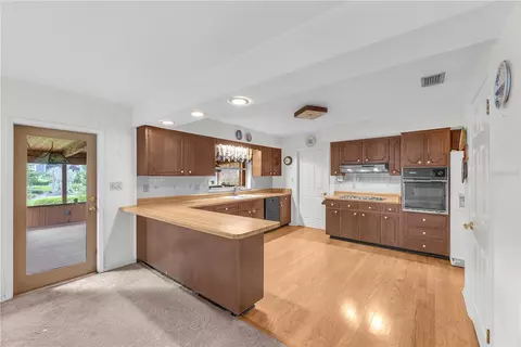 Kitchen - 110 Ashbrook Dr, Brandon, FL 33511 photo 4 of 4