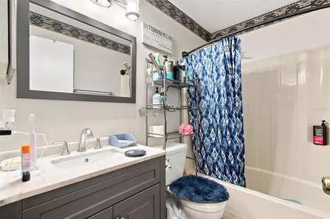Bath - 7059 Juniper Ave, Webster, FL 33597 photo 2 of 2