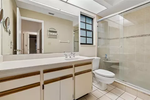Bath - 11301 Maybrook Ave, Riverview, FL 33569 photo 2 of 3