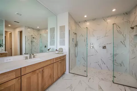 Bath - 12012 Ethos Ct, Venice, FL 34293 photo 2 of 6