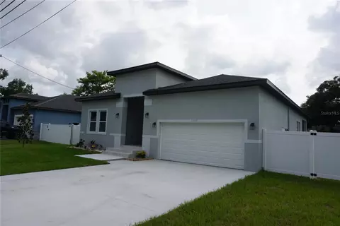 Exterior - 12572 Tree St, Largo, FL 33773 photo 4 of 7