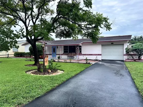 6026 44th Ave N, Kenneth City, FL 33709