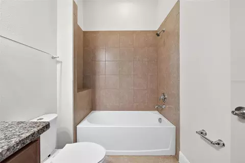 Bath - 2286 Datura Loop, Saint Cloud, FL 34772 photo 4 of 4