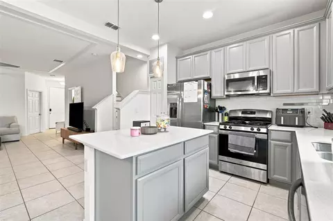 Kitchen - 6252 Camino Dr, Apollo Beach, FL 33572 photo 4 of 4
