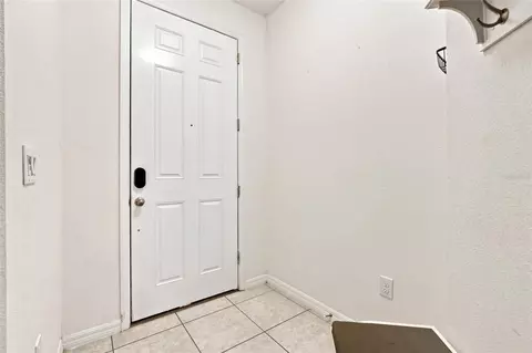 Entry Way - 6252 Camino Dr, Apollo Beach, FL 33572 photo 2 of 6