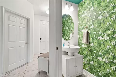 Bath - 6252 Camino Dr, Apollo Beach, FL 33572 photo 1 of 4