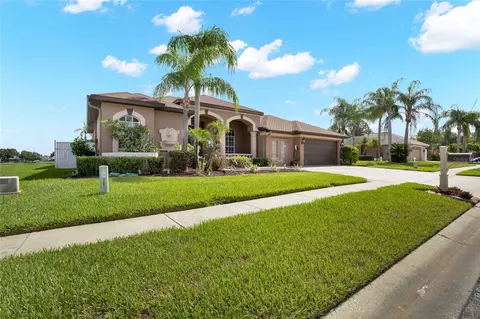 Exterior - 22523 Willow Lakes Dr, Lutz, FL 33549 photo 6 of 18