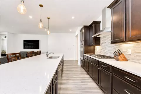 Kitchen - 13857 Sharp Hawk Dr, Riverview, FL 33569 photo 2 of 2