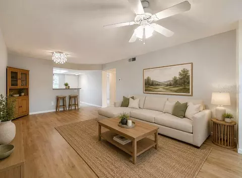 952 Virginia St #207, Dunedin, FL 34698