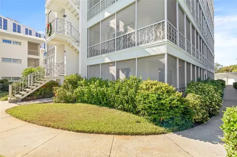 1012 N Shore Dr NE #14, Saint Petersburg, FL 33701