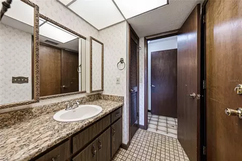 Bath - 501 Bryan Rd, Brandon, FL 33511 photo 5 of 7